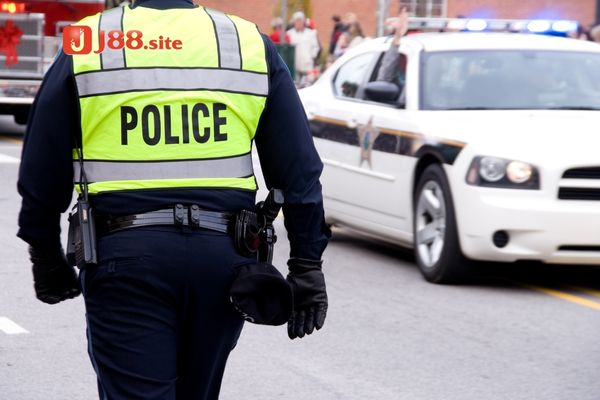 Giải mã nằm mơ thấy công an là điềm báo gì chuẩn 99%